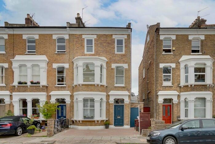 2 Bedroom Flat To Rent In Arlington Gardens, Central Chiswick, W4