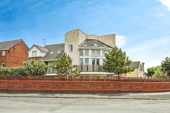 2 Bedroom Flat For Sale In The Lawns, Burbo Bank Road South, Blundellsands, Merseyside, L23