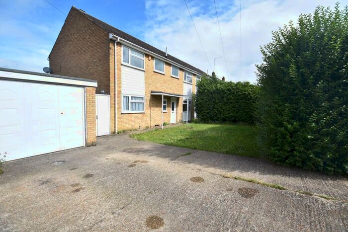 4 Bedroom Semi-Detached House To Rent In Blaydon Road, Luton, Bedfordshire, LU2