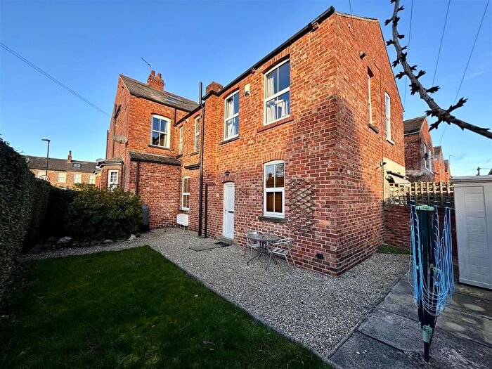 1 Bedroom Flat To Rent In East Parade, York, YO31