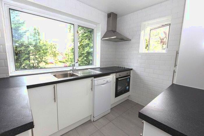 2 Bedroom Maisonette To Rent In Waterfall Close, London, N14