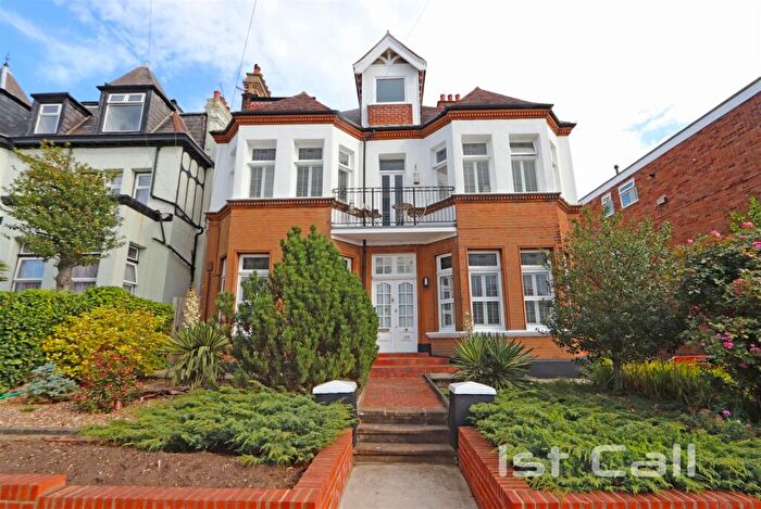 3 Bedroom Flat For Sale In Crowstone Road, Westcliff On Sea, Essex, SS0