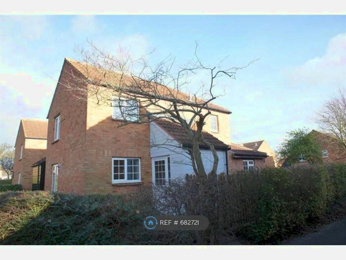 3 Bedroom End Of Terrace House To Rent In Longcross, Pennyland, Milton Keynes, MK15