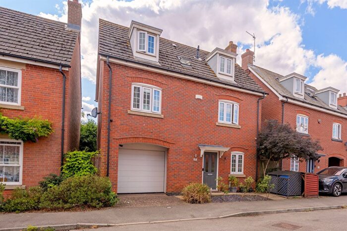 4 Bedroom Detached House For Sale In Honeysuckle Road, Desborough, Kettering, NN14