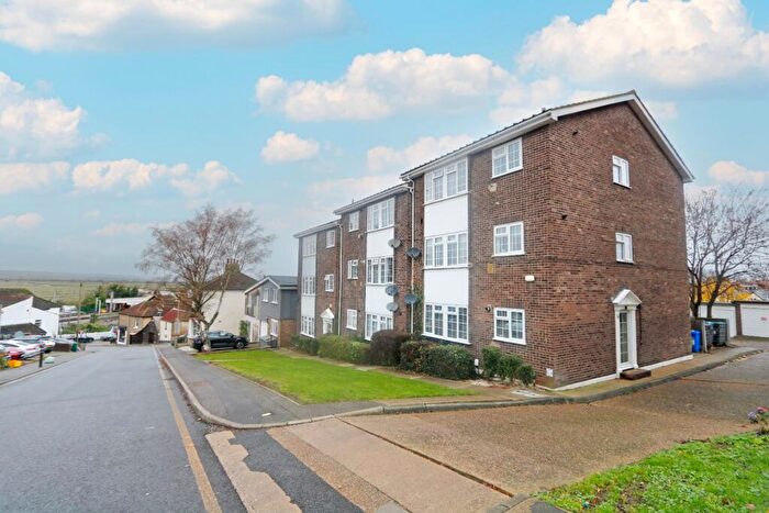 2 Bedroom Flat For Sale In Station Road, South Benfleet, Essex, SS7