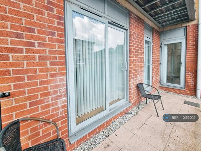 2 Bedroom Flat To Rent In Bolton Road, Blackburn, BB2