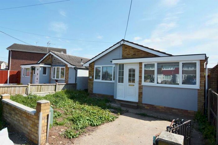 2 Bedroom Detached Bungalow To Rent In Tongres Road, Canvey Island, SS8