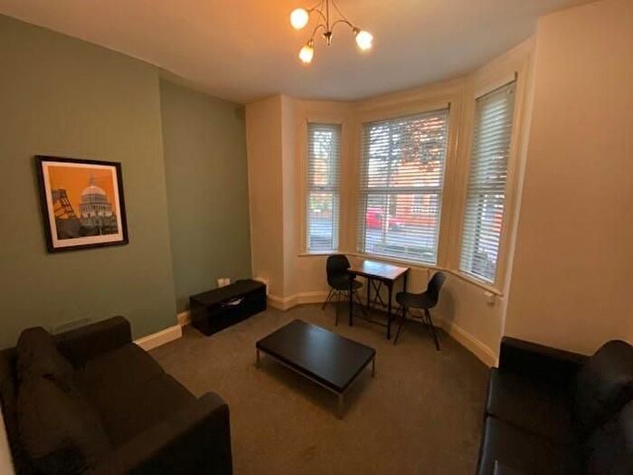 1 Bedroom Flat To Rent In Wilmslow Road, Withington, Manchester, M20