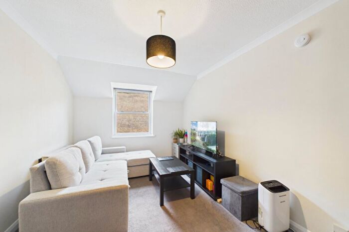 1 Bedroom Flat To Rent In Dale Road, Reading, Berkshire, RG2