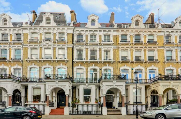 2 Bedroom Flat To Rent In Redcliffe Square, Chelsea, London, SW10