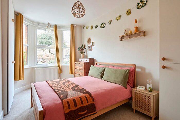 1 Bedroom Flat For Sale In Woodside Gardens, London, N17