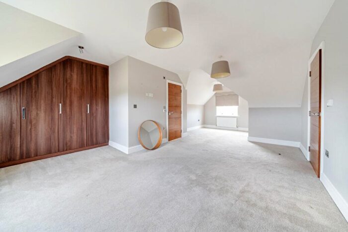5 Bedroom Detached House For Sale In Dorneywood Close, Burnham, SL1