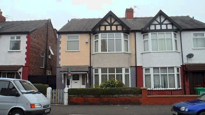 4 Bedroom Semi-Detached House To Rent In Elmsmere Road, Didsbury, M20