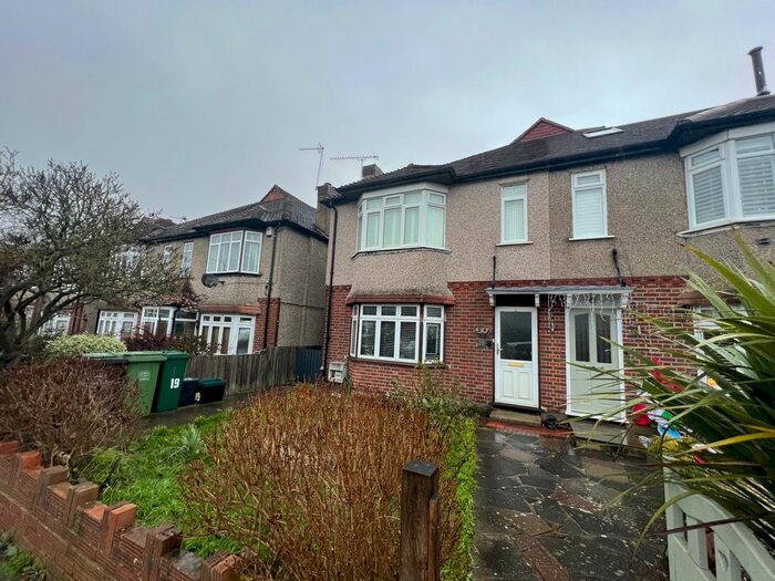 2 Bedroom Maisonette To Rent In Baston Road, Bromley, BR2