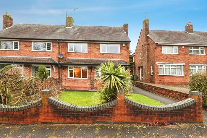 3 Bedroom Semi Detached House For Sale In Shire Close, Oldbury, B68