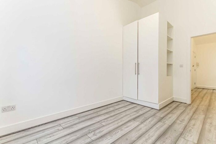 1 Bedroom Flat To Rent In York Road, Wimbledon, SW19