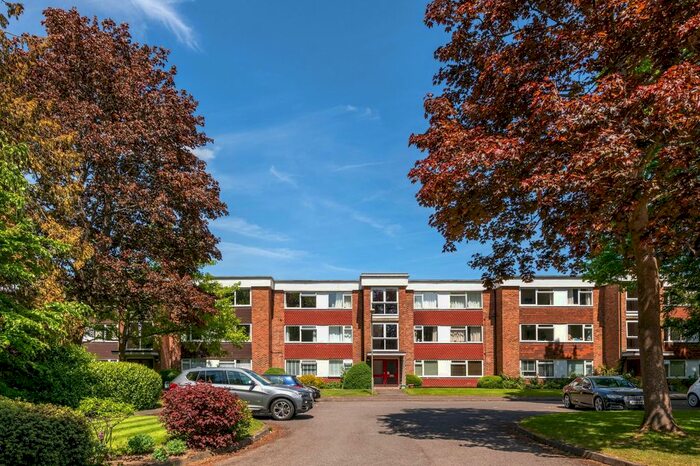 2 Bedroom Flat To Rent In Doods Park Road, Reigate, RH2