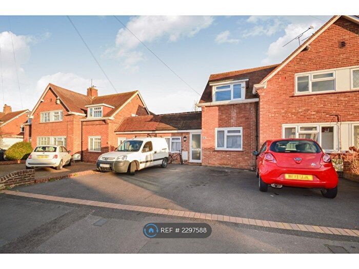 4 Bedroom Flat To Rent In Pond Meadow, Guildford, GU2