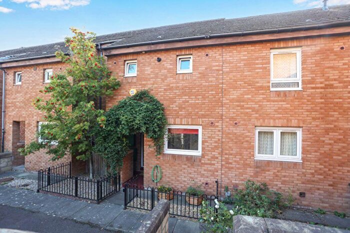 2 Bedroom Terraced House For Sale In Briery Bauks, Newington, Edinburgh, EH8