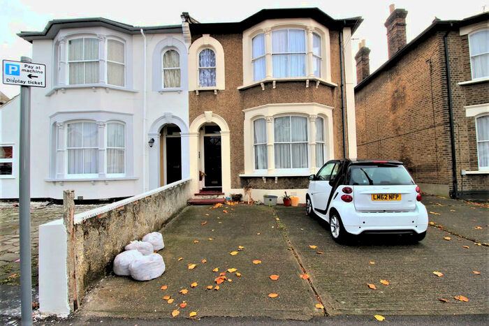 1 Bedroom Ground Flat To Rent In Eastern Road, Romford, RM1