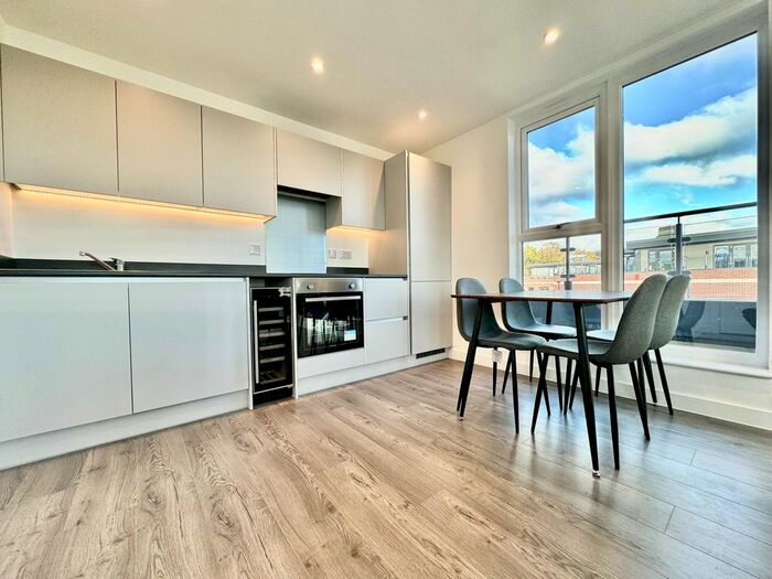 3 Bedroom Flat To Rent In Willow Road, Leeds, LS4