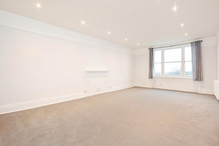 3 Bedroom Apartment To Rent In Belsize Grove, Hampstead, NW3
