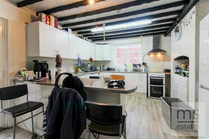 6 Bedroom Semi-Detached House To Rent In Lenton Boulevard, Lenton, Nottingham, NG7