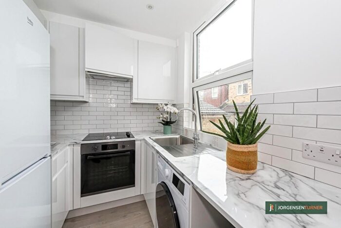 Studio To Rent In Tunis Road, Shepherds Bush, W12