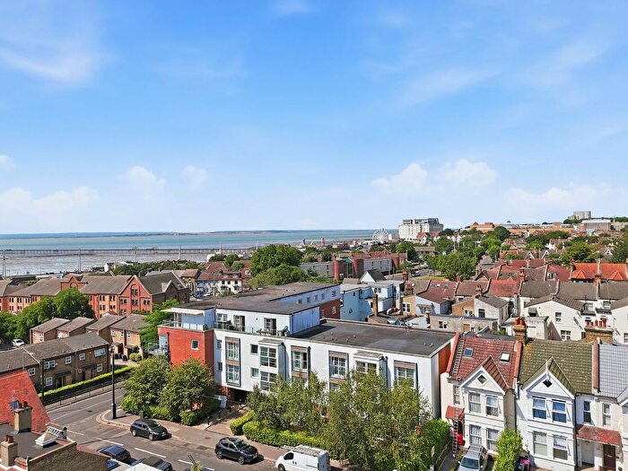 2 Bedroom Flat For Sale In Honiton Road, Southend-On-Sea, SS1
