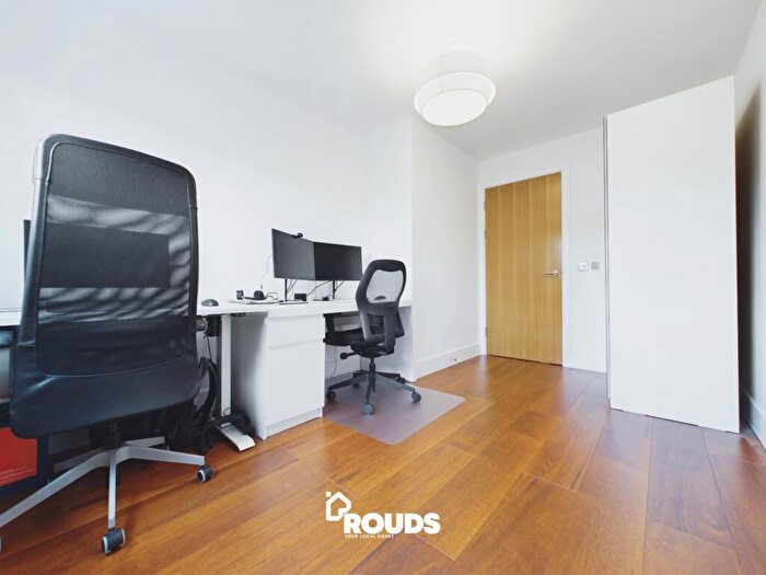 2 Bedroom Flat To Rent In Apartment, Bell Barn Road, Birmingham, West Midlands, B15