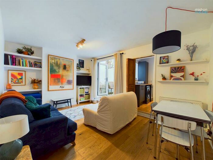 2 Bedroom Apartment To Rent In Campbell Road, Brighton, BN1