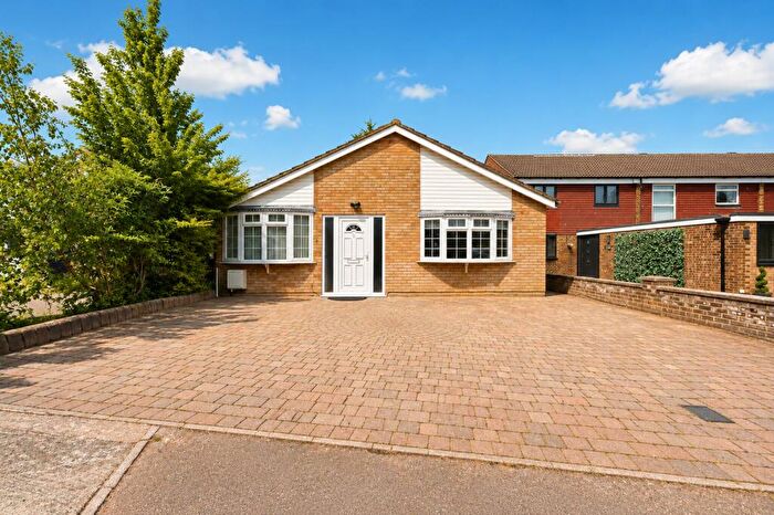 4 Bedroom Bungalow To Rent In Maplefield, Park Street, St. Albans, Hertfordshire, AL2