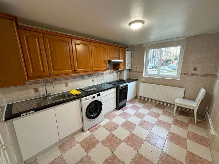 3 Bedroom Flat To Rent In Altair Close, Tottenham, N17