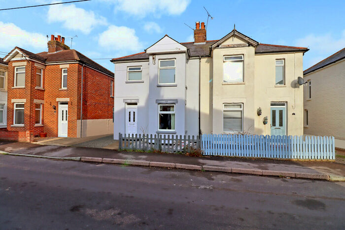 3 Bedroom Semi-Detached House To Rent In Beaucroft Road, Waltham Chase, Southampton, SO32