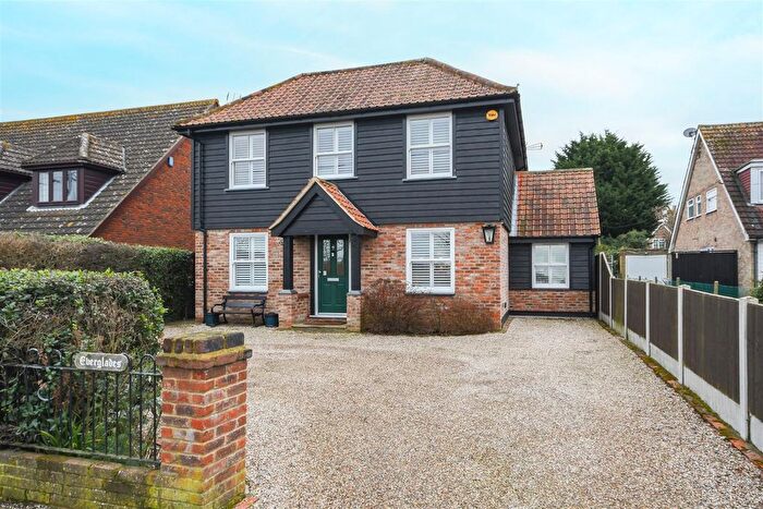 4 Bedroom Detached House For Sale In Tye Common Road, Billericay, CM12