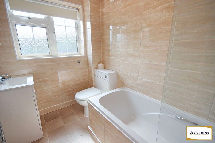 4 Bedroom Detached House For Sale In Tall Elms Close, Bromley, BR2