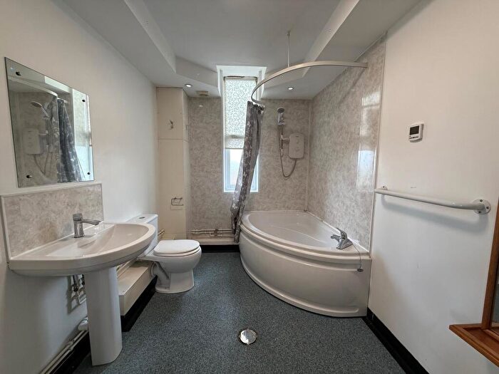 1 Bedroom House To Rent In *House Share* Radford Road, Nottingham, NG7