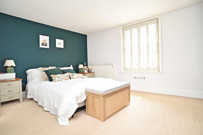 2 Bedroom Apartment For Sale In East Parade, Harrogate, HG1