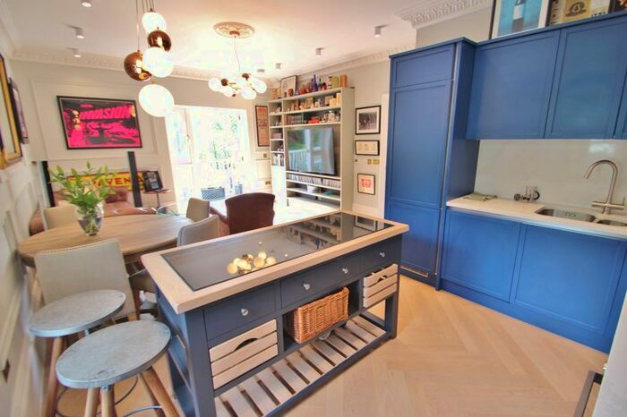 2 Bedroom Flat For Sale In Broadwater Down, Tunbridge Wells, TN2