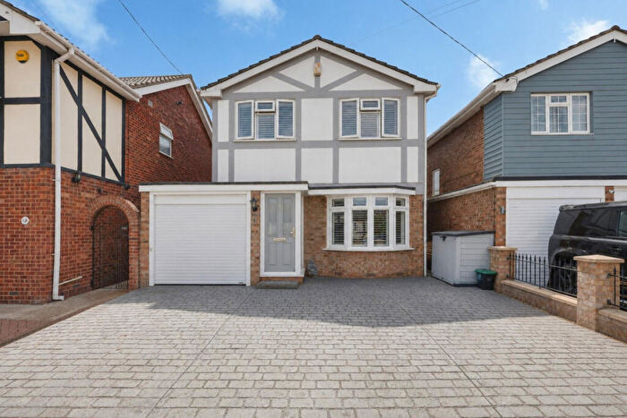 4 Bedroom Detached House For Sale In Beverley Avenue, Canvey Island, SS8