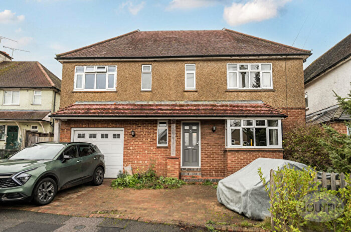 4 Bedroom Detached House For Sale In Tor Road, Farnham, Surrey, GU9