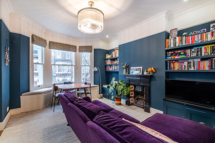 2 Bedroom Flat For Sale In Kenwyn Road, London, SW4