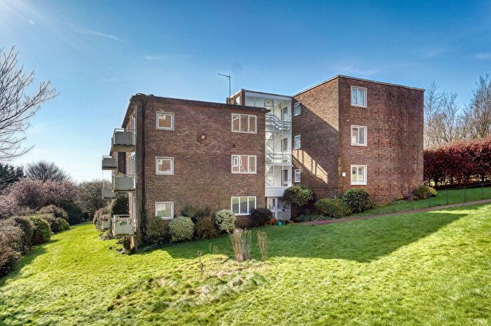 3 Bedroom Flat For Sale In Dyke Road Avenue, Hove, BN3