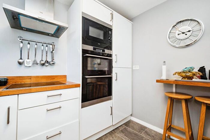 1 Bedroom Flat For Sale In Ongar Way, Rainham, RM13