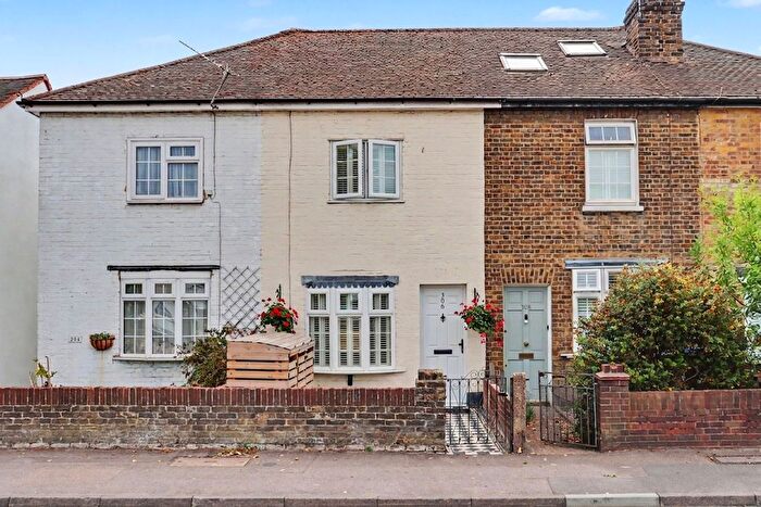 2 Bedroom Cottage For Sale In Walton Road, West Molesey, KT8