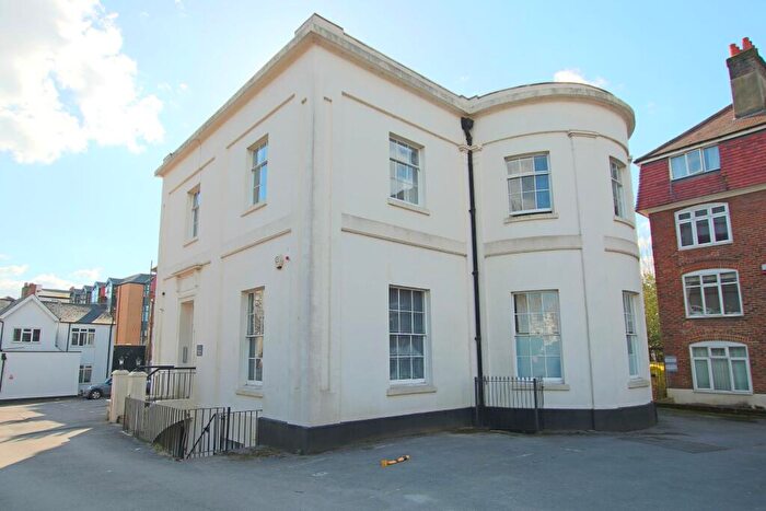 1 Bedroom Flat For Sale In Grosvenor Square, Southampton, SO15