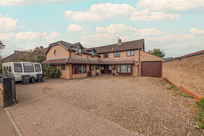6 Bedroom Detached House For Sale In Ness Road, Burwell, Cambridge, CB25