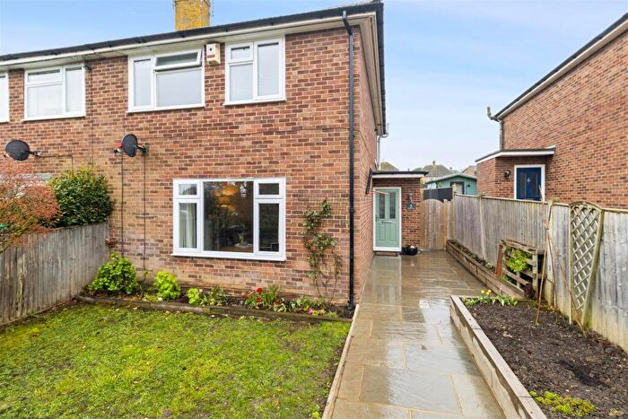 3 Bedroom Semi-Detached House For Sale In Arundel Close, Hailsham, BN27