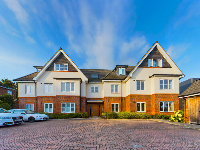 2 Bedroom Apartment To Rent In Kingsend, Ruislip, HA4