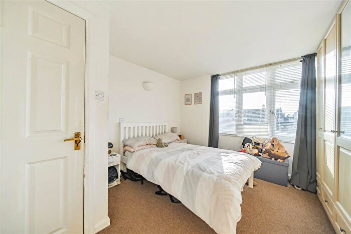 1 Bedroom Flat For Sale In Ewell Road, Surbiton, KT6